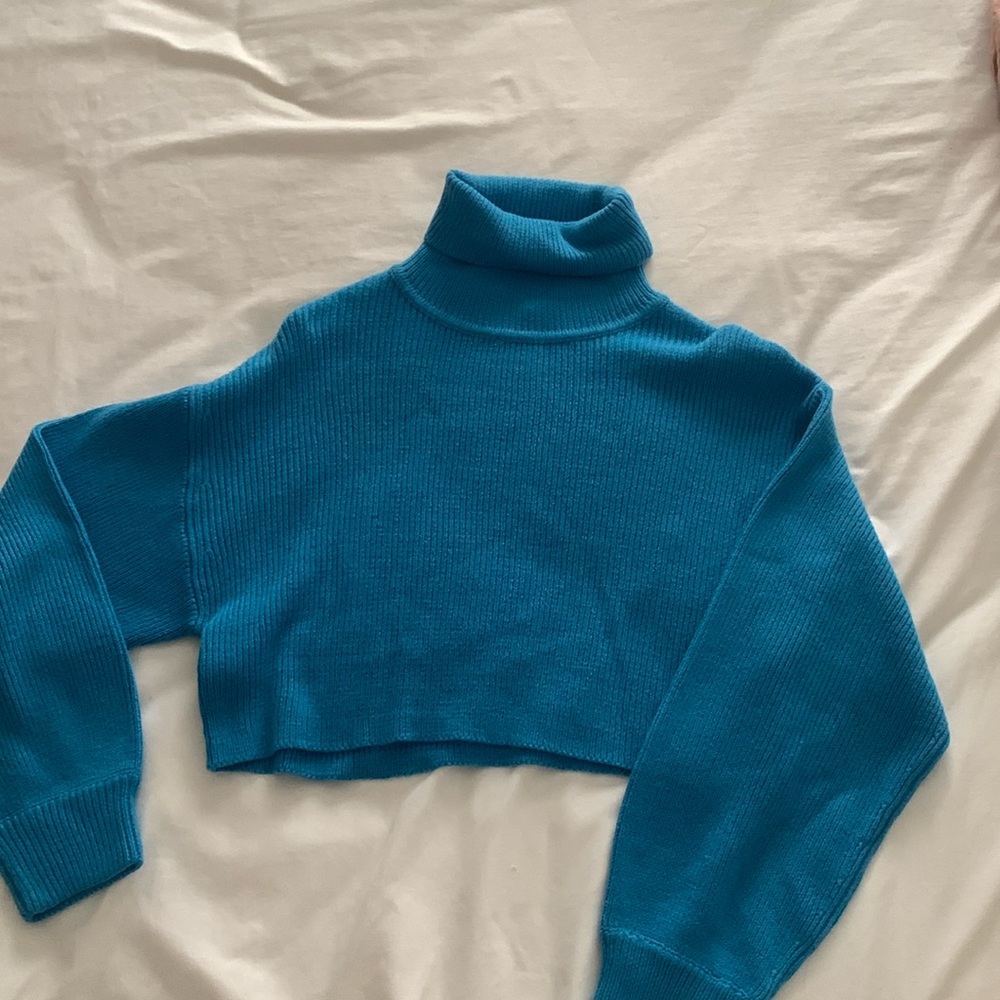 H&M women’s crop turtleneck size small excellent condition